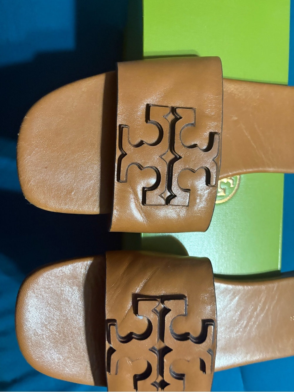 Footwear - Slides - Picture 5 of 5